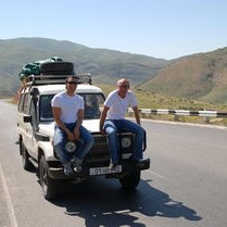 震撼！受阅部队跑步登车画面引网友怒赞，广东自媒体达人带你解读背后的故事