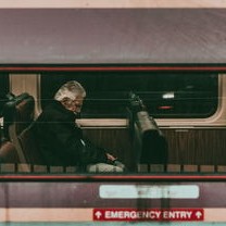 广东小伙带残障父母庆生，陌生人的暖心买单感动全城