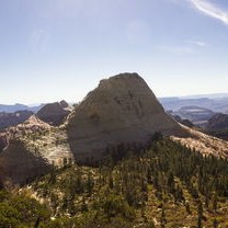 贵州北盘江，游客自发行动，守护绿水青山