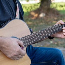 朴树演唱会状态不佳引热议，真诚鞠躬道歉感动网友