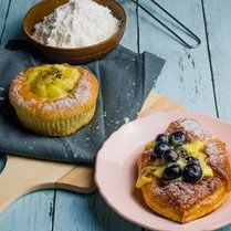 上海网红面包店的浪费现象，当日剩余面包被丢弃，引发社会关注