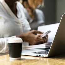 快手子公司成都快购遭立案调查，监管风暴下的直播电商何去何从？