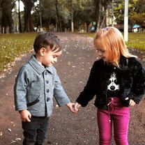 悲剧背后的反思，4岁女童洗澡时被哥哥电伤，父亲回应引热议