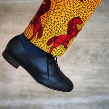 广东潮人必备iPhone 17橙色斜挎挂绳引发抢购热潮，时尚与实用并存！