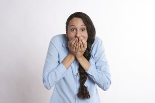 广东男子梦中搏斗,误伤身旁妻子引发家庭风波 广东男子梦中搏斗,误伤身旁妻子引发家庭风波