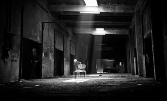 江西悲剧，面包车与半挂车相撞，五条生命瞬间消逝